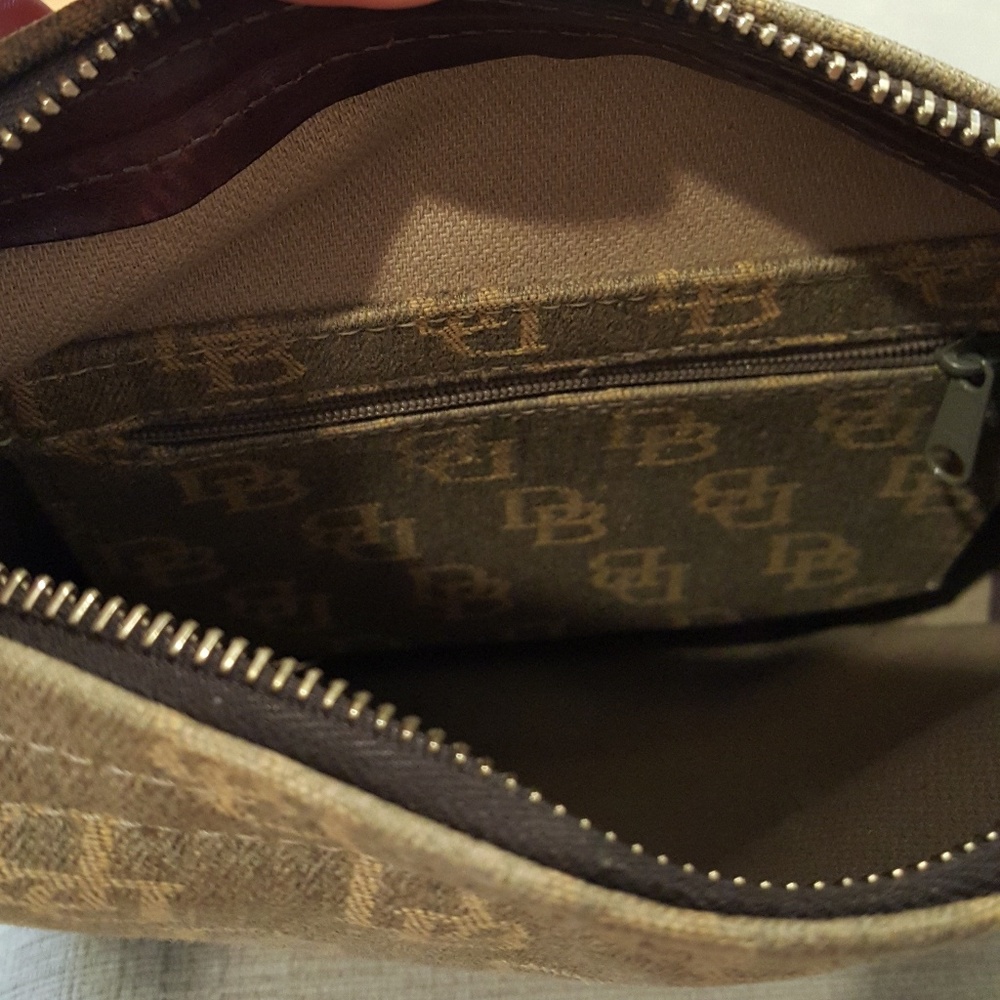Dooney & Bourke - Picture 4 of 4